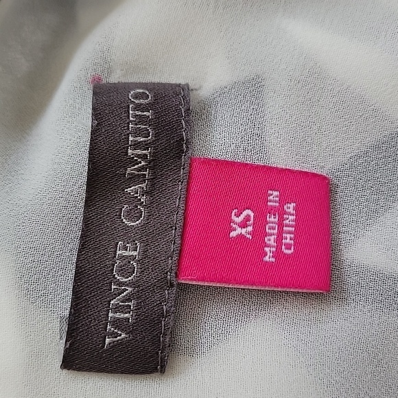 Vince Camuto XS sleeveless blouse sheer black and white abstract design - Picture 3 of 4